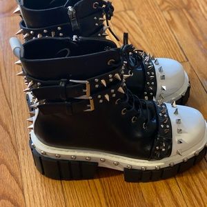 Snicker combat boots